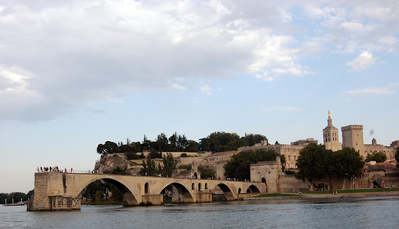 El puente de Avignon sobre el Ródano