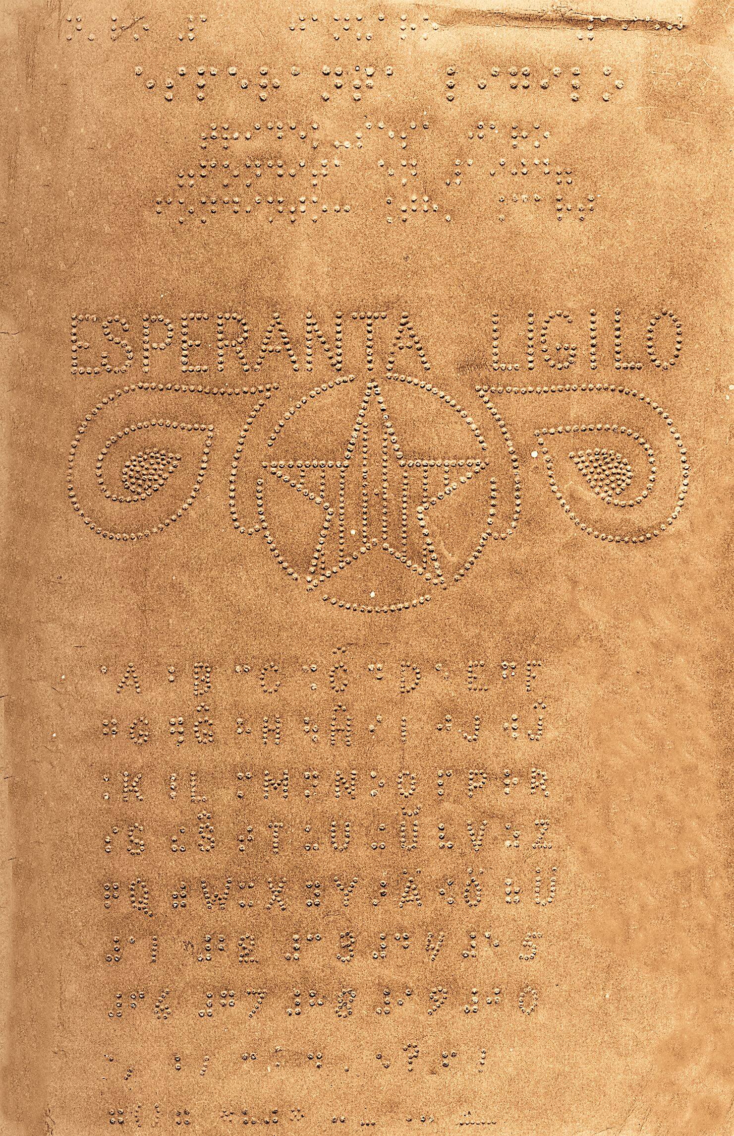 Ekzemplero de <em>Esperanta Ligilo</em> kun la brajla alfabeto por esperanto (Skanis CIC)