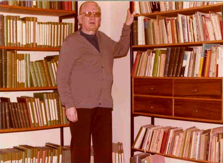 Ramon Molera en sia biblioteko